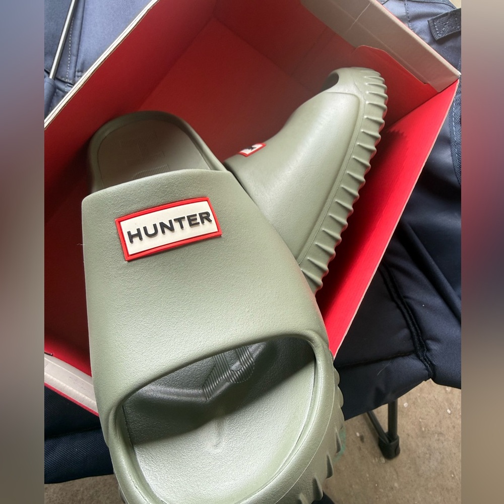 Hunter Men's Finn Slide Sandal - Olive Green 
BRAND NEW IN BOX🔥🔥🔥